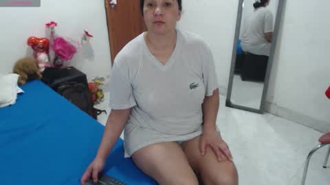 laura_foxx2379 online show from October 2025 12:40:02 AM