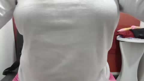  Laura  online show from September 2025 02:22:01 PM