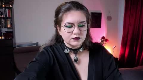 Miss Laura online show from October 2025 02:03:02 PM