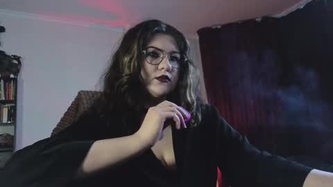 Miss Laura online show from December 2025 10:57:02 AM