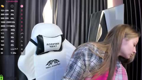 Snapshot of laura_pudd chatting on February 2026 01:51:01 PM Laura online show from February 2026 01:51:01 PM