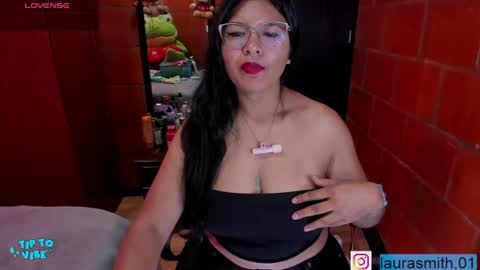 Snapshot of laura_smith0 chatting on June 2026 03:39:02 PM Laura independent model Next show Monday 2th December online show from June 2026 03:39:02 PM