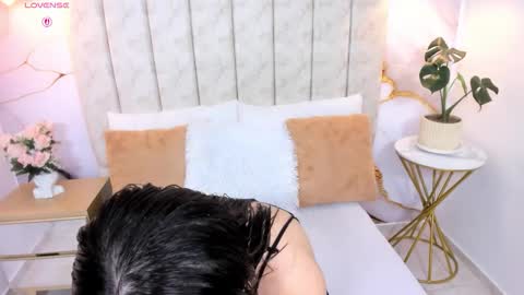 Laura Smith online show from February 2026 08:10:02 PM