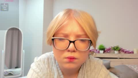 Snapshot of lauraaa_smith chatting on February 2026 07:28:02 AM Laura online show from February 2026 07:28:02 AM