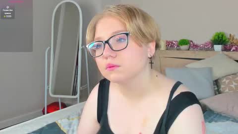 Snapshot of lauraaa_smith chatting on March 2026 07:36:01 AM Laura online show from March 2026 07:36:01 AM