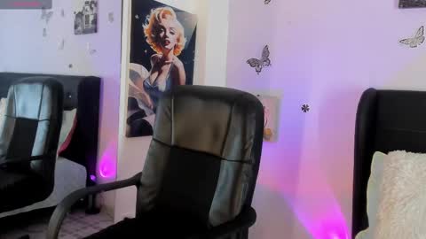 Laura Blue online show from September 2025 08:55:02 PM