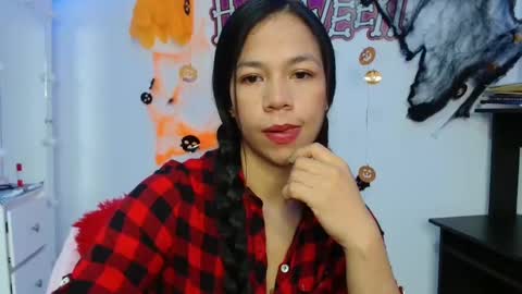 lauracb          online show from October 2025 05:41:01 AM