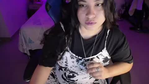 laura online show from June 2026 02:40:02 AM