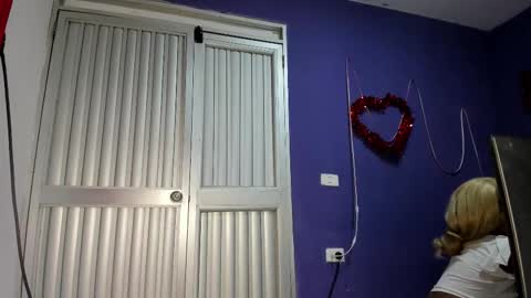 laurahot_699 online show from November 2025 03:27:01 PM