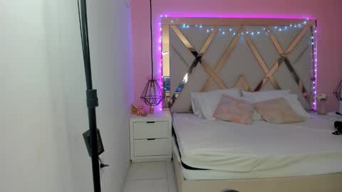 laura  online show from February 2026 08:07:02 PM