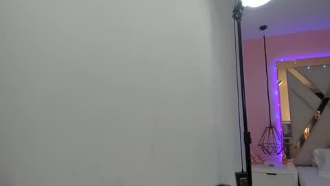 laura  online show from February 2026 06:20:02 PM