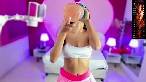 Laura MartinGMT-5 2200-0600 online show from January 2025 12:28:01 AM