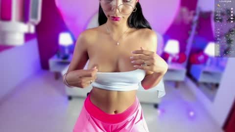 Laura MartinGMT-5 2200-0600 online show from January 2025 03:31:01 AM