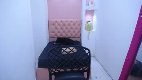 lauramossart online show from October 2025 03:15:02 AM