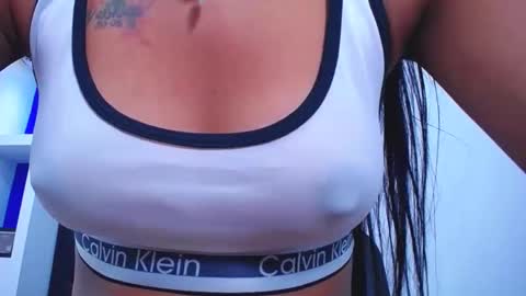 lauramossart online show from November 2025 02:17:02 AM