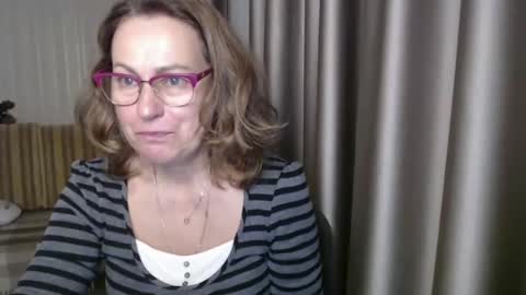 Lauraoven1 online show from December 2024 02:06:02 PM