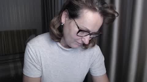 Lauraoven1 online show from January 2025 06:32:01 PM