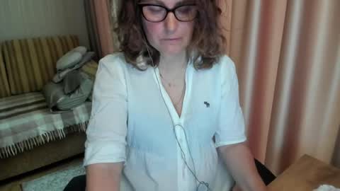 Snapshot of lauraoven1 chatting on May 2026 08:42:02 AM Lauraoven1 online show from May 2026 08:42:02 AM