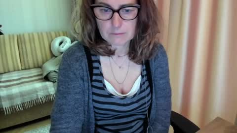 Snapshot of lauraoven1 chatting on June 2026 07:22:01 AM Lauraoven1 online show from June 2026 07:22:01 AM