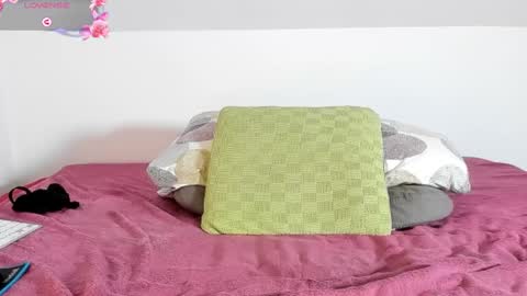 Laura Lara Sommer online show from January 2025 05:41:01 PM