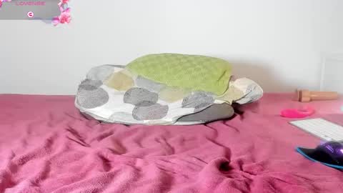 Laura Lara Sommer online show from February 2025 08:42:01 PM