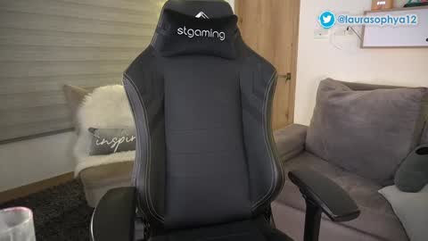 Snapshot of laurasophya chatting on January 2025 02:33:01 AM Laura online show from January 2025 02:33:01 AM