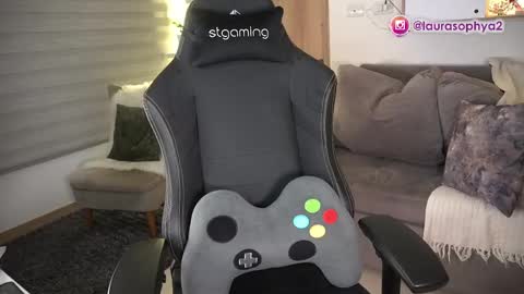 Snapshot of laurasophya chatting on February 2025 02:03:01 AM Laura online show from February 2025 02:03:01 AM