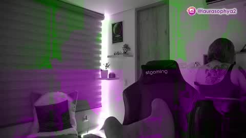 Snapshot of laurasophya chatting on March 2025 03:00:01 AM Laura online show from March 2025 03:00:01 AM