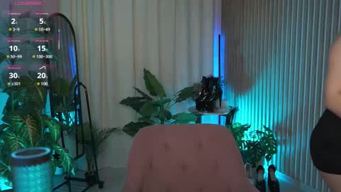  Laura  online show from September 2025 05:08:01 AM