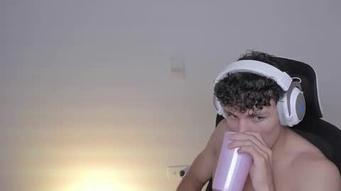 Laureent online show from October 2025 06:43:01 AM