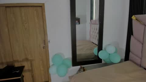 Laurem online show from February 2026 06:48:01 PM