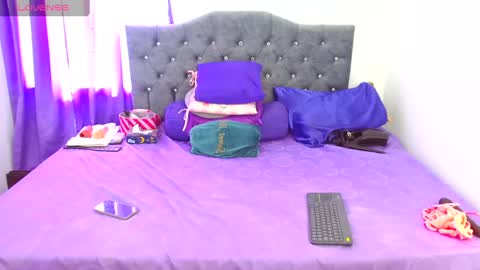 Lauren online show from September 2025 09:04:02 PM