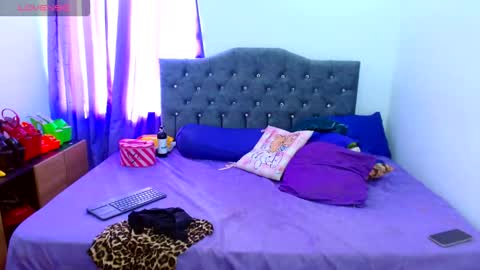 Lauren online show from October 2025 09:26:02 PM