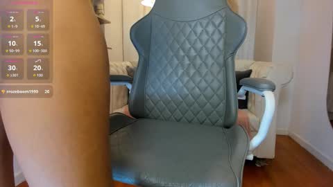 Snapshot of lauren_carterr_ chatting on February 2026 07:10:02 PM LAUREN online show from February 2026 07:10:02 PM