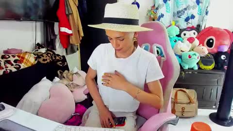 Snapshot of laurencesophiets chatting on February 2025 10:50:01 PM SF online show from February 2025 10:50:01 PM