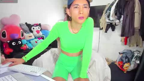 Snapshot of laurencesophiets chatting on October 2025 04:27:01 PM SF online show from October 2025 04:27:01 PM