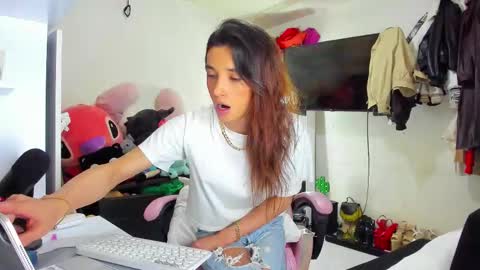 Snapshot of laurencesophiets chatting on October 2025 01:58:02 AM SF online show from October 2025 01:58:02 AM