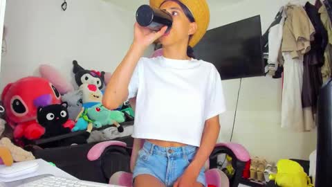 Snapshot of laurencesophiets chatting on October 2025 05:20:02 PM SF online show from October 2025 05:20:02 PM