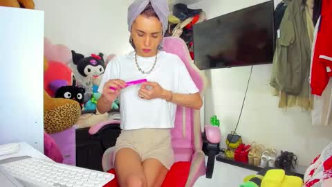 Snapshot of laurencesophiets chatting on November 2025 02:24:02 PM SF online show from November 2025 02:24:02 PM