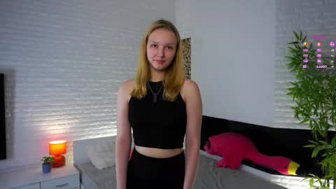 Ellie  online show from October 2025 11:12:02 AM