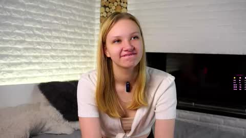 Ellie  online show from November 2025 12:16:02 PM