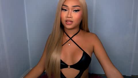 chloe3 online show from October 2025 05:23:02 PM