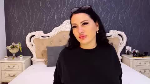 Laura online show from October 2025 06:01:01 AM