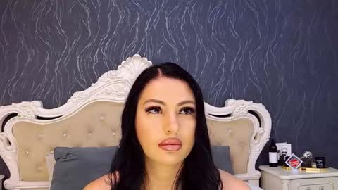 Laura online show from November 2025 08:35:01 AM