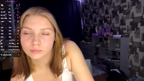 Snapshot of laurenjungling chatting on November 2025 05:01:02 PM Hannah online show from November 2025 05:01:02 PM