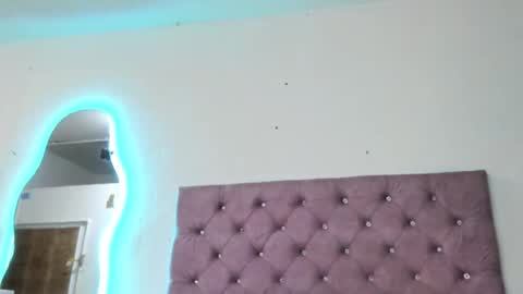 laurenlaine online show from October 2025 02:18:01 AM