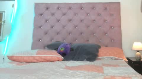 laurenlaine online show from March 2026 03:37:01 PM