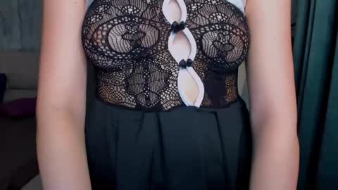 Snapshot of laurennhill chatting on September 2025 12:40:01 PM laurennhill online show from September 2025 12:40:01 PM