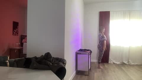 Lauren Phillips online show from January 2025 10:06:01 PM