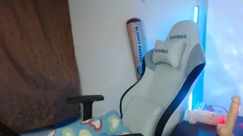 Lauren online show from February 2025 12:40:01 AM